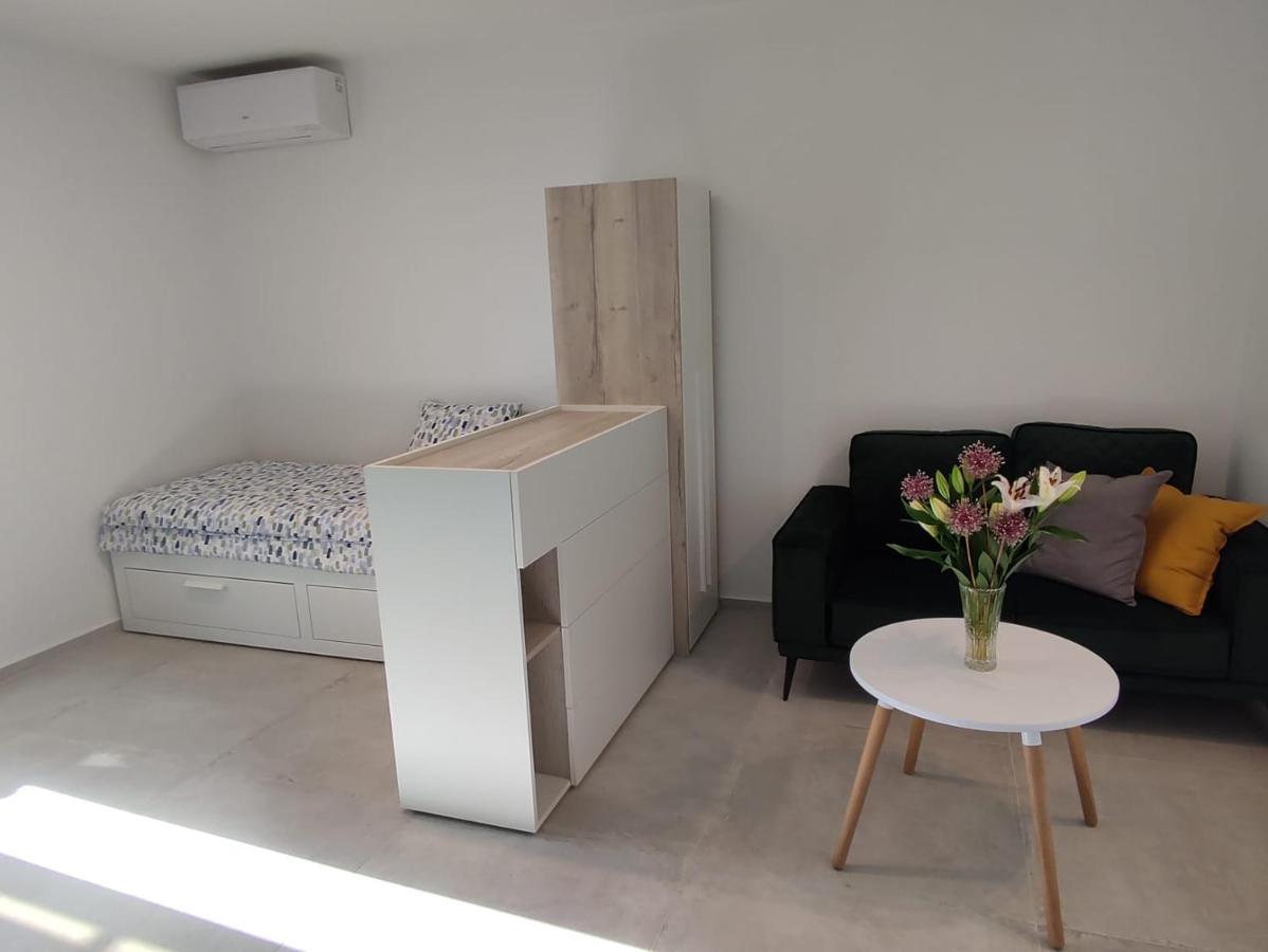 Studio Apartman Irma Cervar Пореч Экстерьер фото