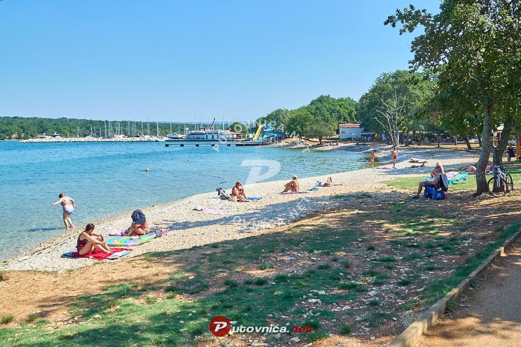 Studio Apartman Irma Cervar Пореч Экстерьер фото